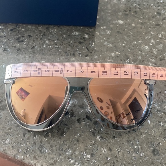 LOUIS VUITTON WOMEN SUNGLASSES - Picture 9 of 10